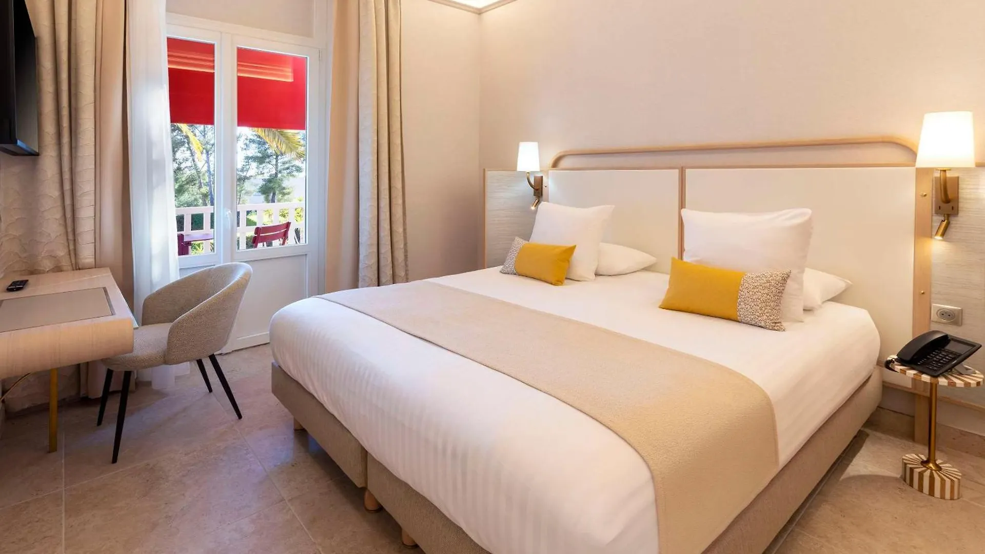 Grand Hôtel Les Lecques Saint-Cyr-sur-Mer 3*,