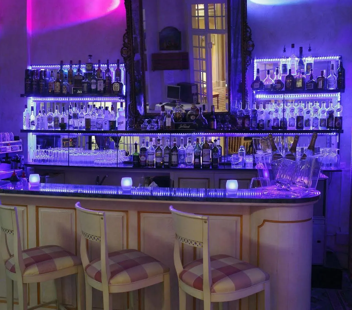 Grand Hôtel Les Lecques Saint-Cyr-sur-Mer 3*,